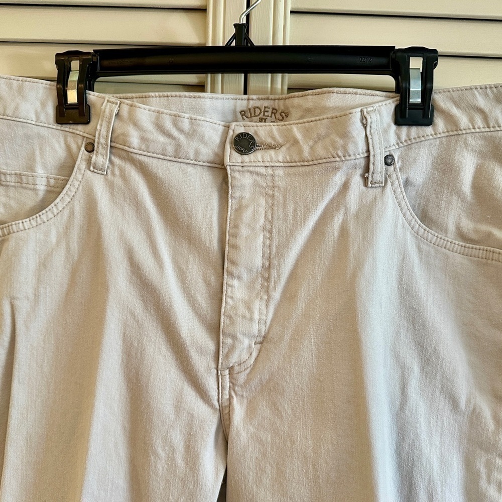 RIDERS by LEE, WOMENS, OFF-WHITE, 5 POCKET, CAPRI JEANS. SIDE LEG SLITS.SIZE 20M - Picture 2 of 6